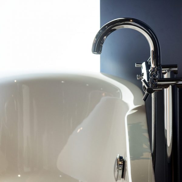 bathtub-faucet-closeup-with-luxury-living-concept